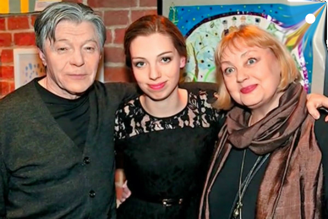 Александр Збруев с дочерью и Еленой Шаниной