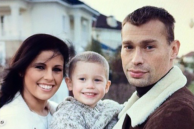 Василий Березуцкий с женой и сыном