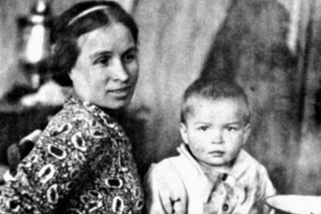 Рудольф Нуриев с мамой