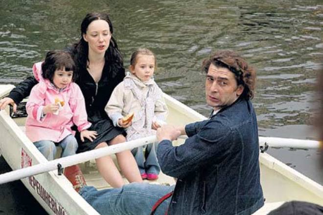 Чулпан Хаматова с детьми и Алексеем Дубининым