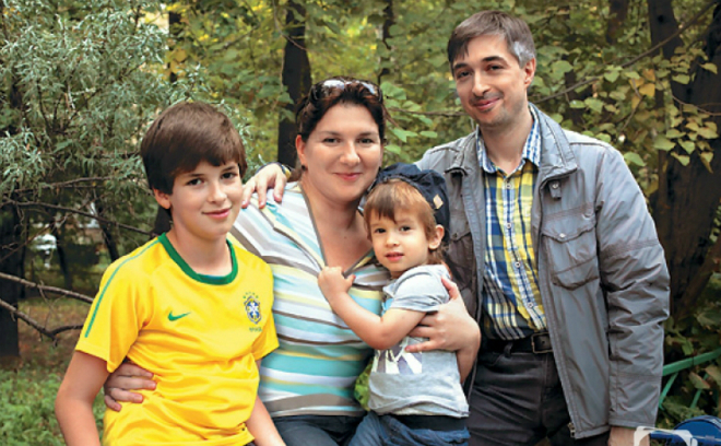 Ровшан Аскеров с женой и сыновьями