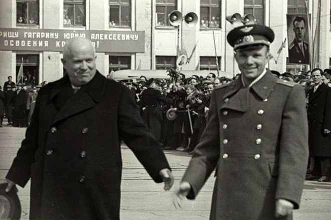 Никита Хрущев и Юрий Гагарин
