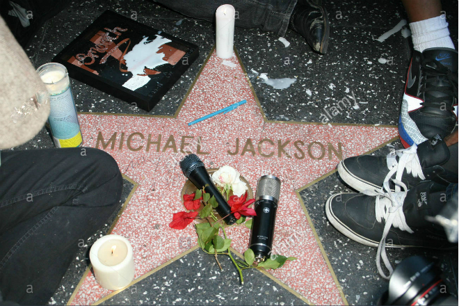 Именная звезда Майкла Джексона на Голливудской Аллее славы