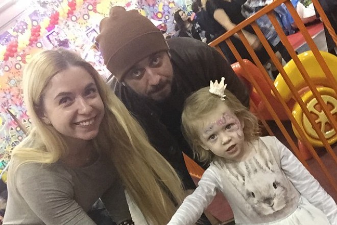 Стас Старовойтов и Марина Маматова с дочерью