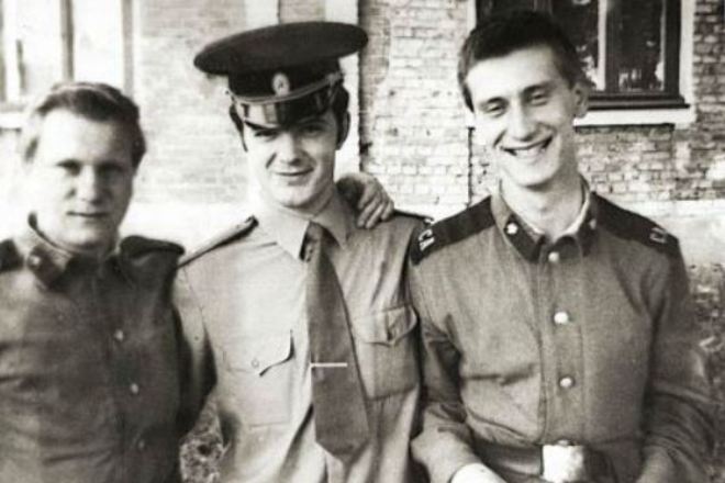 Сергей Пенкин (справа) в армии