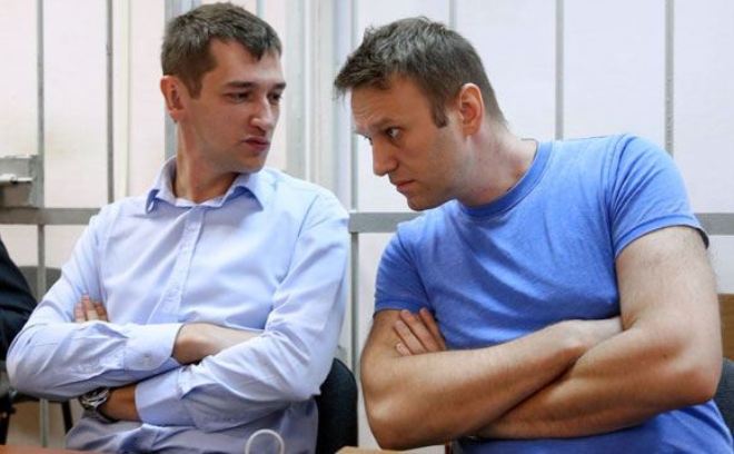 Братья Навальные в зале суда