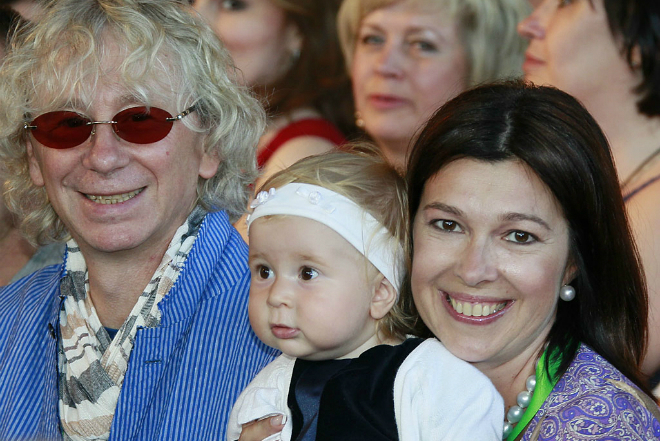 Аркадий Укупник с женой Натальей и дочерью