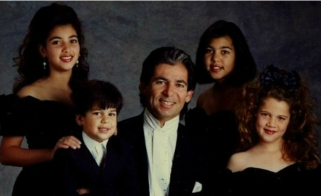 Роб Кардашян с отцом и сестрами