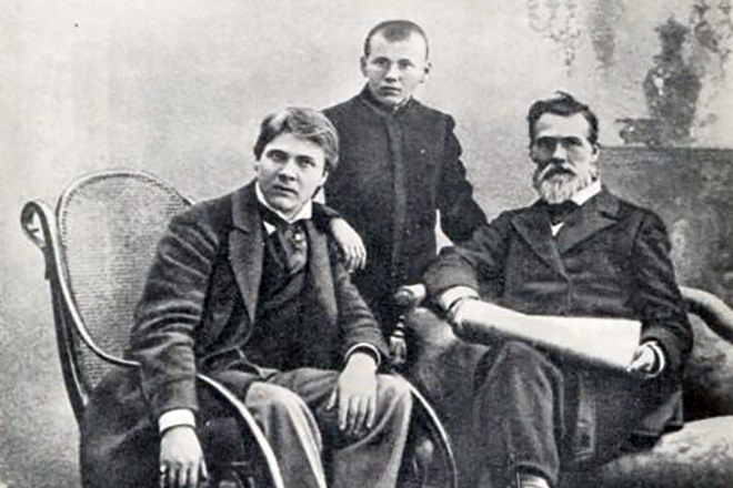 Федор Шаляпин с отцом и братом