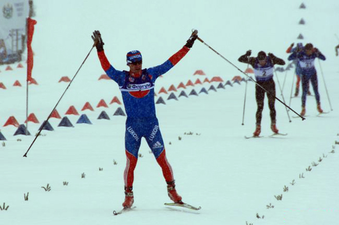 Максим Вылегжанин выигрывает Чемпионат России по скиатлону