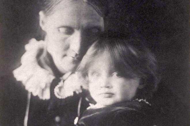Вирджиния Вулф с матерью Джулией