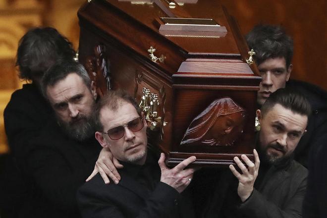 Похороны Долорес О’Риордан в 2018 году