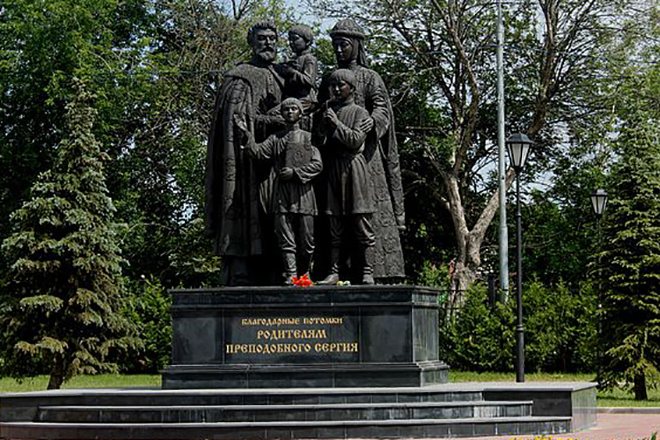 Памятник семье Сергия Радонежского