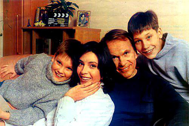 Алексей Гуськов с семьей