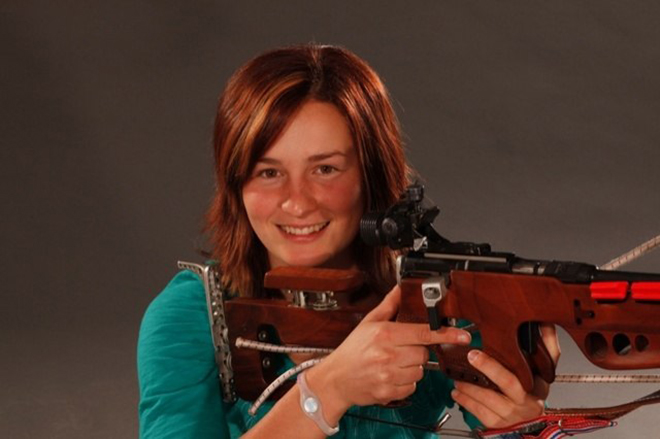 Вероника Виткова с винтовкой