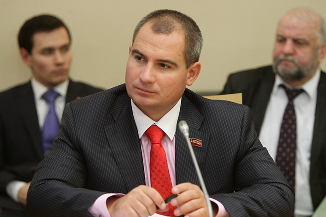 Политик Максим Сурайкин