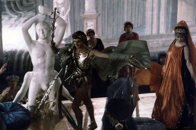 Кадр из фильма Тинто Брасса «Калигула»