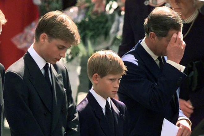Принц Уильям на похоронах матери