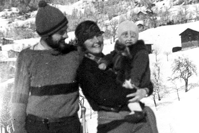 Эрнест Хемингуэй с женой и сыном