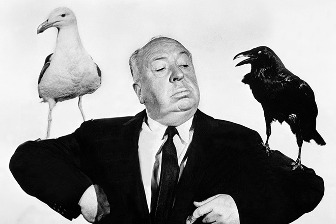 Альфред Хичкок с птицей