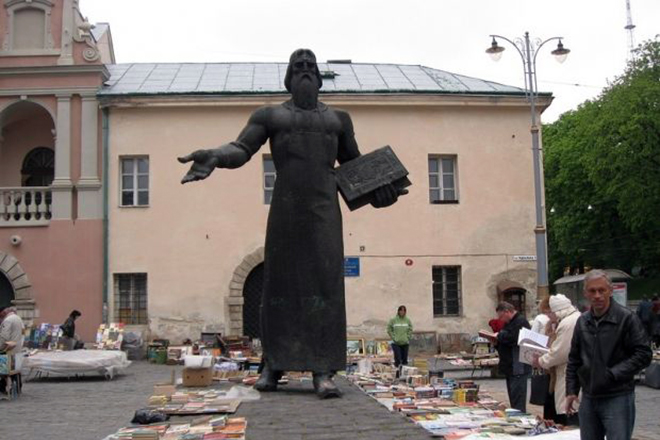 Памятник Ивану Федорову во Львове