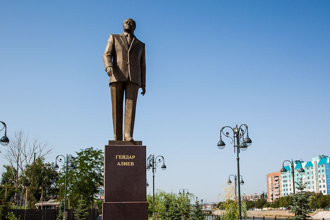 Памятник Гейдару Алиеву