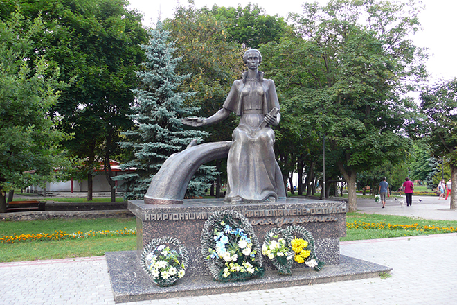 Памятник Леси Украинки