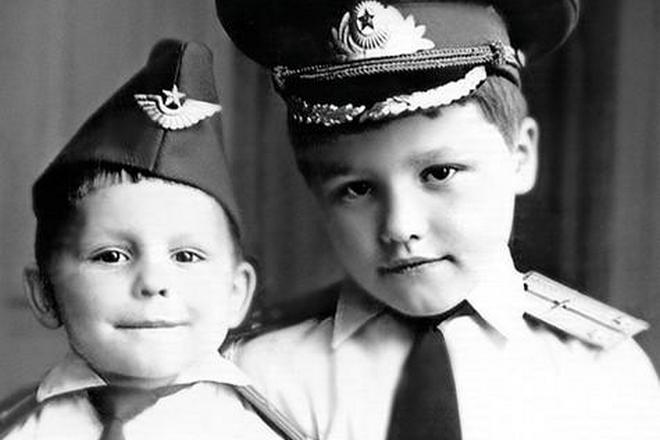 Сергей Майоров в детстве с братом