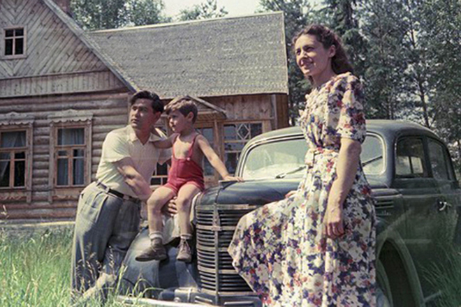 Алексей Маресьев с женой и сыном Витей