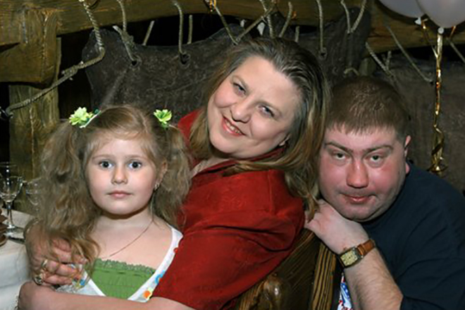 Катя Огонек с семьей