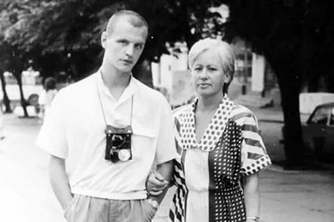 Сергей Юшкевич в молодости и его мама