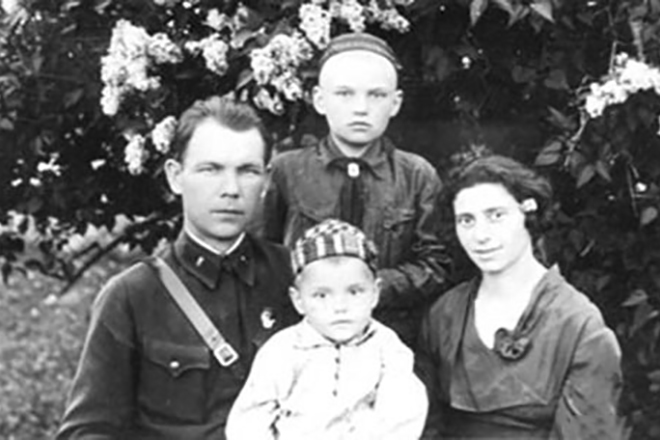 Римма Казакова с семьей