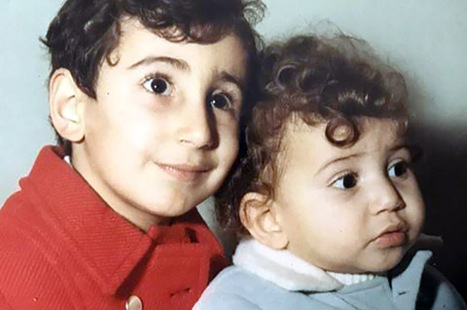Серж Танкян в детстве с братом