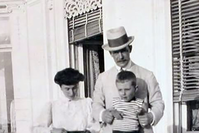 Великий князь Андрей Владимирович с женой с сыном