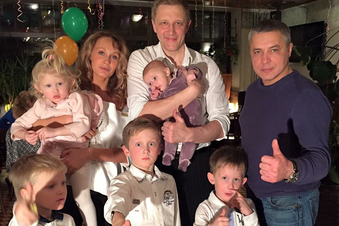 Полина Невзорова с семьей