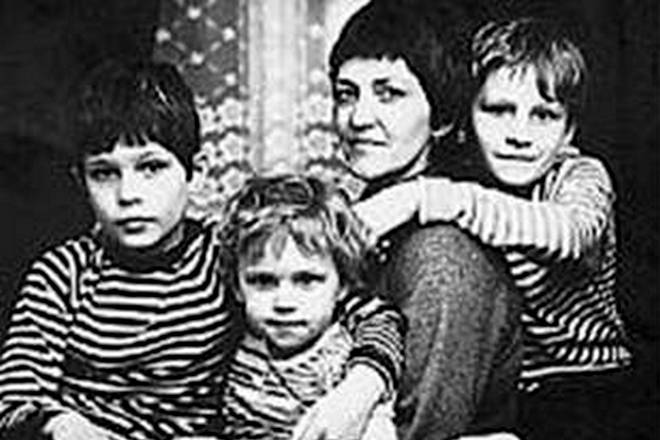 Жена и дети Александра Дольского