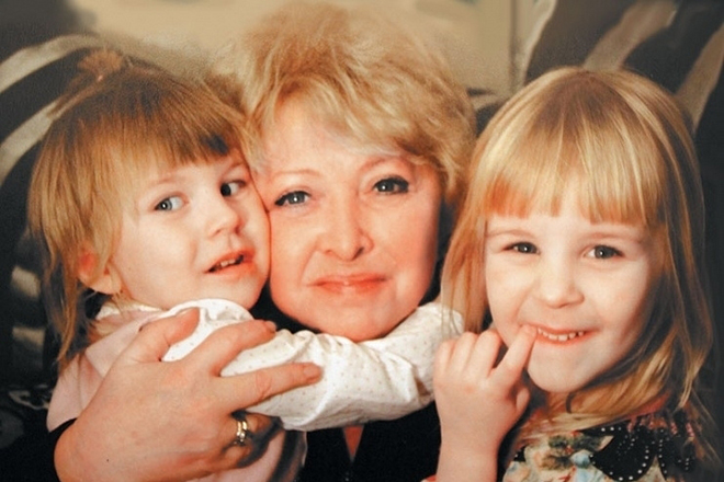 Анна Фроловцева с внучками
