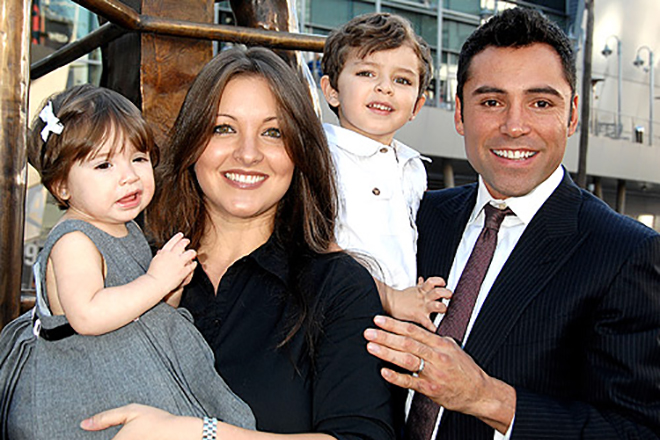 Оскар Де Ла Хойя с женой и детьми