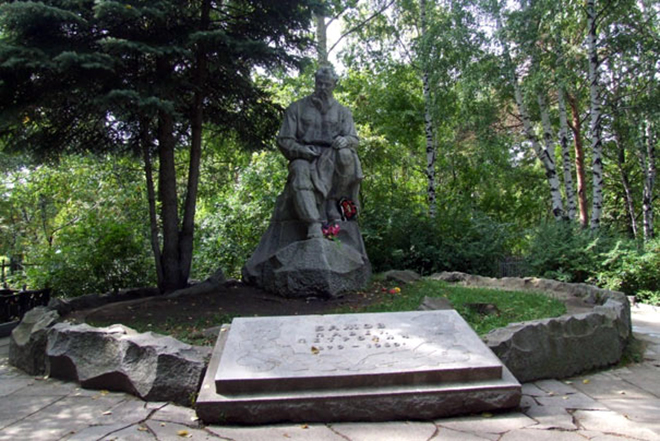 Могила Павла Бажова