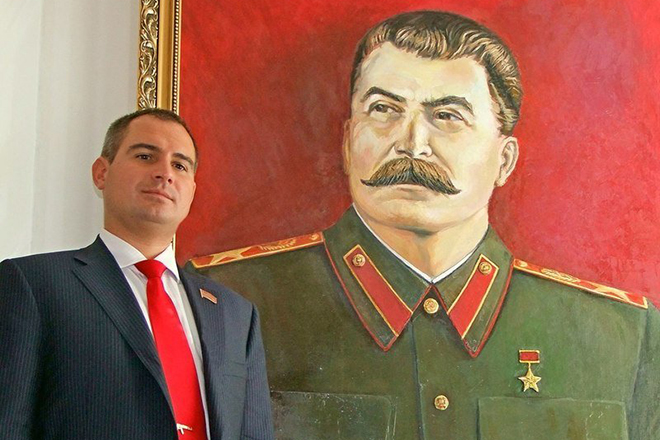 Максим Сурайкин и портрет Сталина
