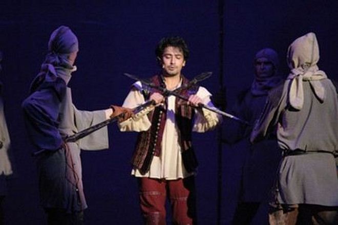 Фархад Махмудов в театре