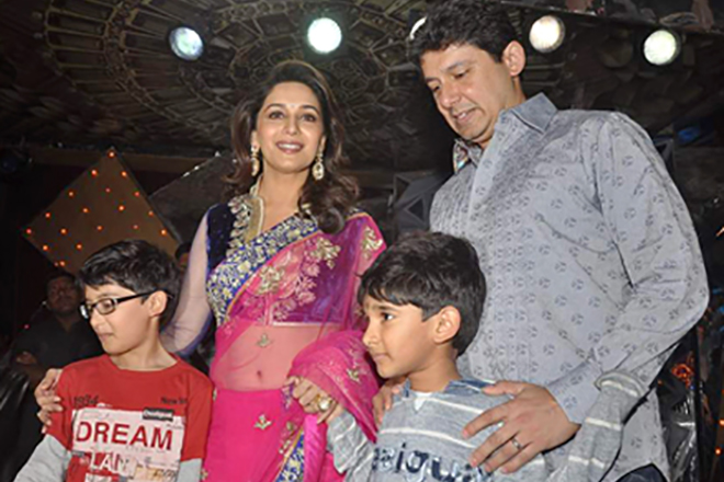 Мадхури Дикшит с семьей
