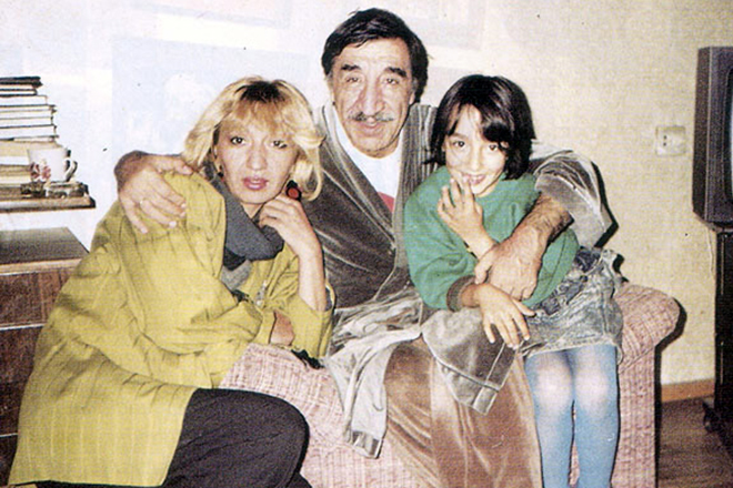Фрунзик Мкртчян с дочкой и внучкой