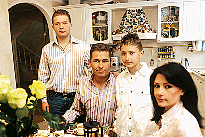Павел Астахов с семьей