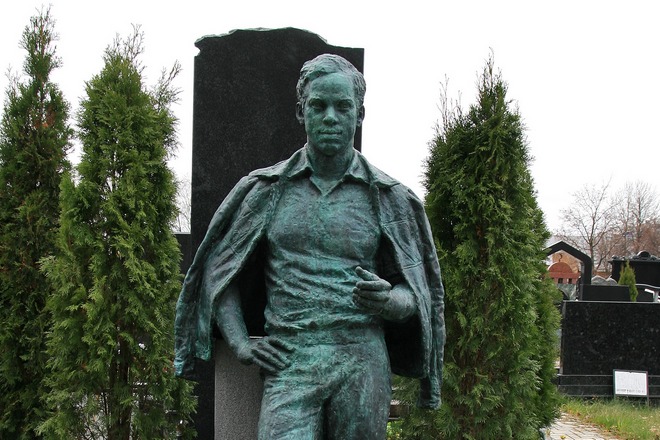 Памятник на могиле Александра Потапова
