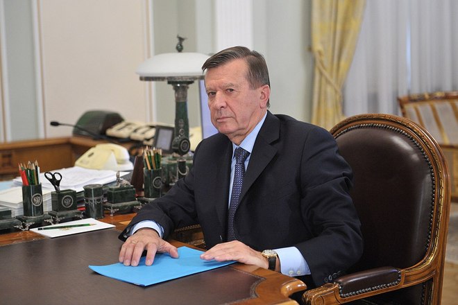 Виктор Зубков в кабинете
