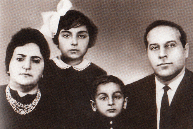 Гейдар Алиев с женой и детьми
