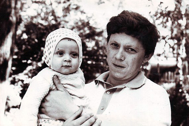 Михаил Стогниенко в детстве и его отец