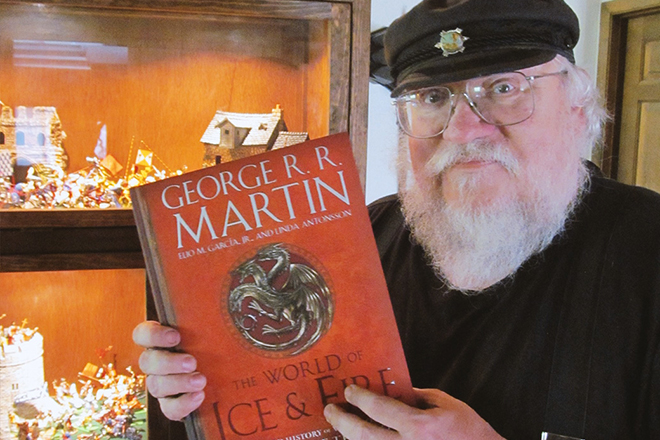 Джордж Мартин со своей книгой