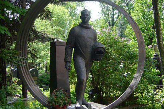 Памятник на могиле Павла Беляева